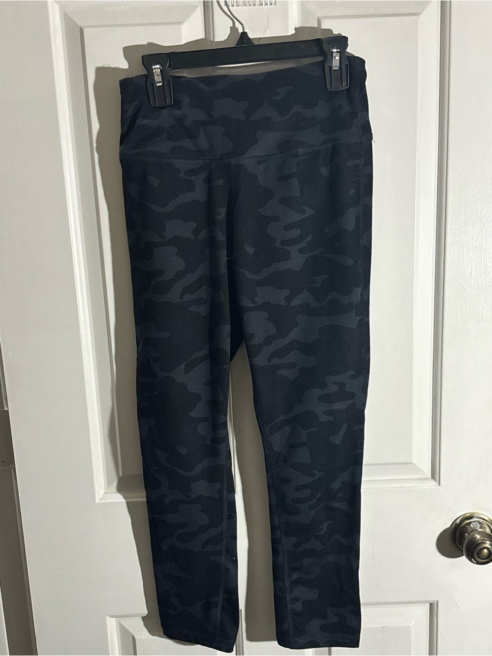 Danskin Camo Leggings Size Small/Petite Black Gray Athletic Workout Pants